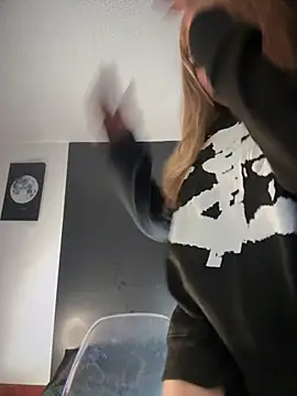  Danna online show from November 2025 01:04:02 AM