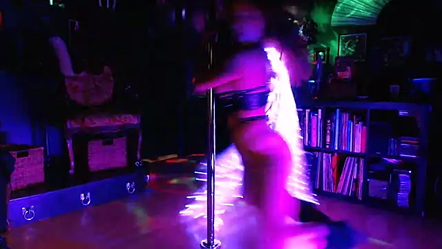 Snapshot of gothstripper chatting on October 2025 11:02:01 PM gothstripper online show from October 2025 11:02:01 PM