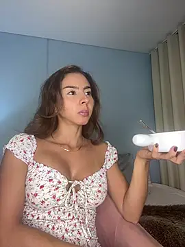 Snapshot of RouseColins chatting on January 2025 12:34:02 AM RouseColins online show from January 2025 12:34:02 AM