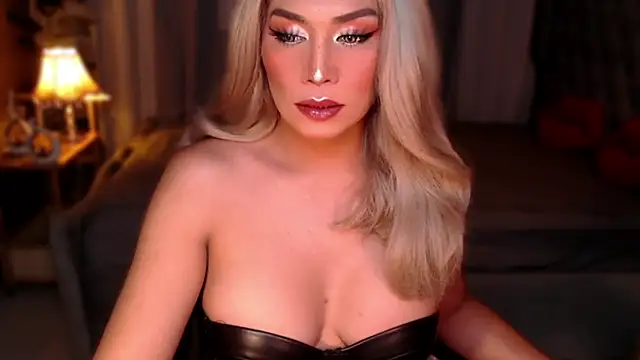 Snapshot of QUEEN_GIAMOORE69 chatting on May 2026 11:31:02 PM QUEEN GIAMOORE69 online show from May 2026 11:31:02 PM