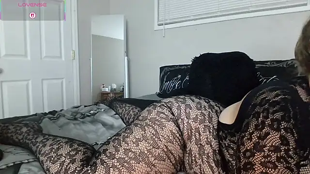 julimonroe online show from November 2025 02:13:01 AM