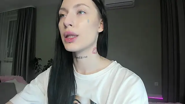 Snapshot of JenniferQueen11 chatting on October 2025 08:52:01 PM JenniferQueen11 online show from October 2025 08:52:01 PM