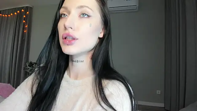 Snapshot of JenniferQueen11 chatting on October 2025 01:18:02 PM JenniferQueen11 online show from October 2025 01:18:02 PM