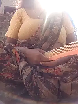 Snapshot of Lattika-Bhabhi chatting on February 2025 08:06:01 AM Lattika-Bhabhi online show from February 2025 08:06:01 AM