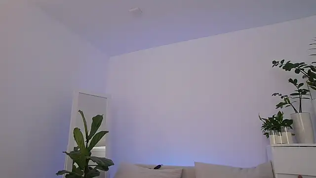 Fallinlove1 online show from October 2025 07:50:01 AM