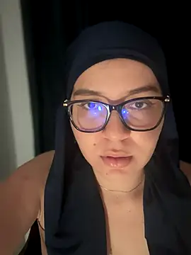 MatchedEyebrow online show from November 2025 10:08:02 PM