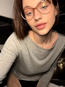 Snapshot of Camilla_Railian chatting on December 2024 06:10:02 PM Camilla Railian online show from December 2024 06:10:02 PM