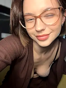 Snapshot of Camilla_Railian chatting on December 2024 04:39:02 PM Camilla Railian online show from December 2024 04:39:02 PM