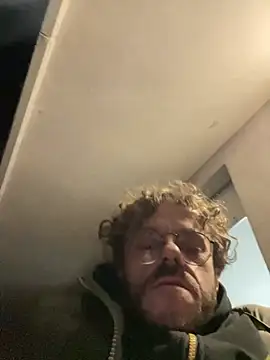 Snapshot of Dirtywheels chatting on January 2025 11:59:02 PM Dirtywheels online show from January 2025 11:59:02 PM