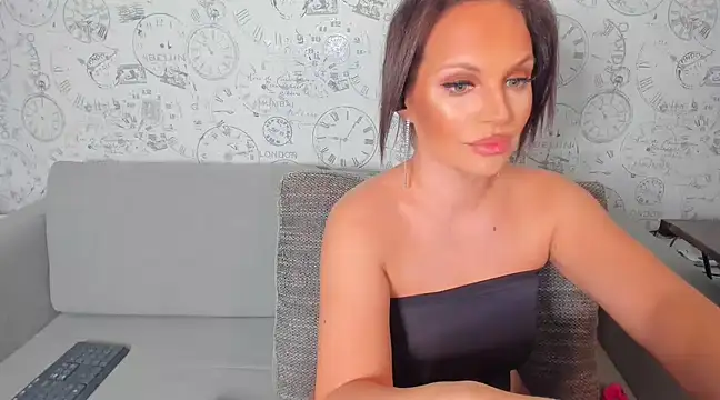 Snapshot of LondonBadGirl chatting on December 2024 10:54:02 PM LondonBadGirl online show from December 2024 10:54:02 PM