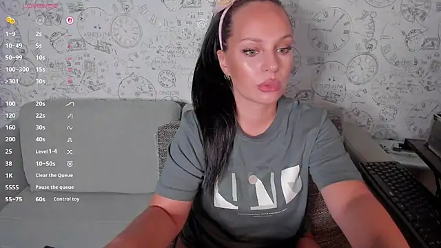 Snapshot of LondonBadGirl chatting on September 2025 08:43:01 PM LondonBadGirl online show from September 2025 08:43:01 PM