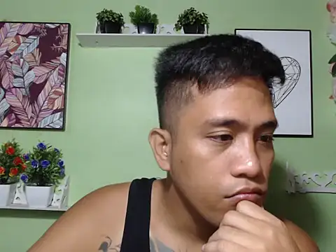 Snapshot of Thyler08 chatting on September 2025 06:24:01 AM Thyler08 online show from September 2025 06:24:01 AM