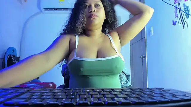 Lunastar02 online show from February 2026 01:58:02 PM