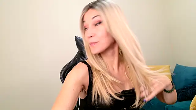 Snapshot of EveEnigma chatting on January 2025 06:02:01 PM EveEnigma online show from January 2025 06:02:01 PM