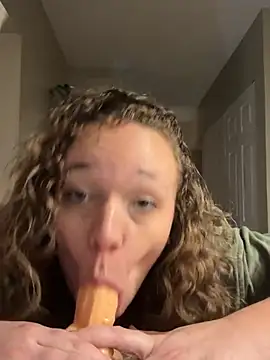 Snapshot of AuroraSummers chatting on February 2025 03:42:01 AM AuroraSummers online show from February 2025 03:42:01 AM