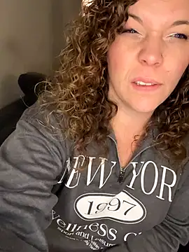 Snapshot of AuroraSummers chatting on November 2025 01:26:01 AM AuroraSummers online show from November 2025 01:26:01 AM