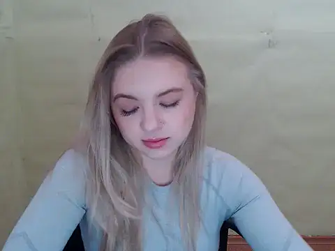 Snapshot of CrazyGloria chatting on December 2024 05:59:02 AM CrazyGloria online show from December 2024 05:59:02 AM