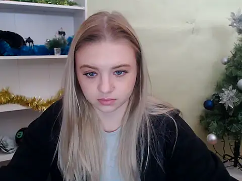 Snapshot of CrazyGloria chatting on December 2024 06:11:02 AM CrazyGloria online show from December 2024 06:11:02 AM