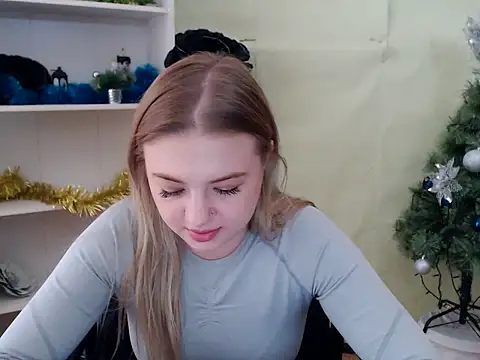 Snapshot of CrazyGloria chatting on December 2024 09:28:01 AM CrazyGloria online show from December 2024 09:28:01 AM