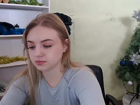 Snapshot of CrazyGloria chatting on January 2025 05:56:01 AM CrazyGloria online show from January 2025 05:56:01 AM
