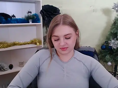 Snapshot of CrazyGloria chatting on January 2025 09:49:02 AM CrazyGloria online show from January 2025 09:49:02 AM