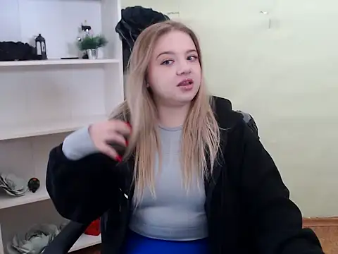 Snapshot of CrazyGloria chatting on February 2025 06:03:01 AM CrazyGloria online show from February 2025 06:03:01 AM