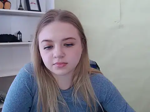 Snapshot of CrazyGloria chatting on February 2025 09:24:01 AM CrazyGloria online show from February 2025 09:24:01 AM