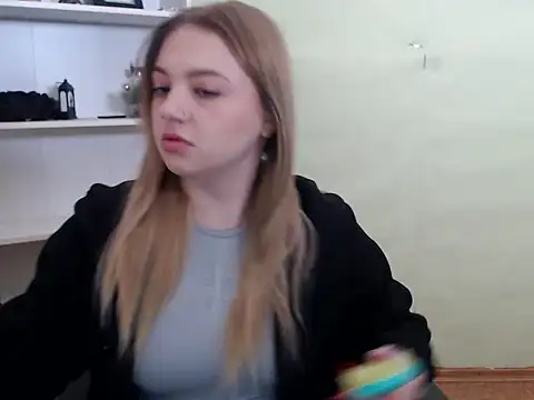 Snapshot of CrazyGloria chatting on February 2025 05:50:02 AM CrazyGloria online show from February 2025 05:50:02 AM