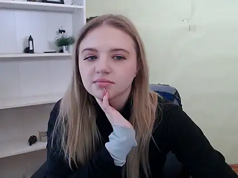 Snapshot of CrazyGloria chatting on February 2025 06:15:02 AM CrazyGloria online show from February 2025 06:15:02 AM