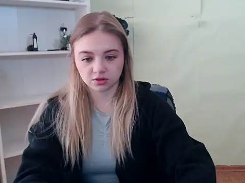 Snapshot of CrazyGloria chatting on February 2025 06:40:01 AM CrazyGloria online show from February 2025 06:40:01 AM