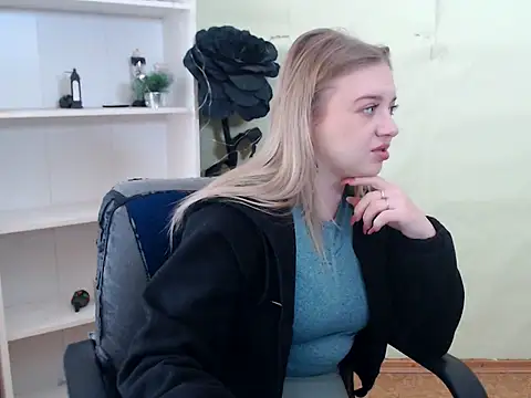 Snapshot of CrazyGloria chatting on February 2025 06:28:01 AM CrazyGloria online show from February 2025 06:28:01 AM