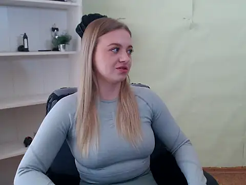 Snapshot of CrazyGloria chatting on March 2025 09:16:01 AM CrazyGloria online show from March 2025 09:16:01 AM