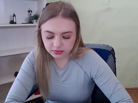 Snapshot of CrazyGloria chatting on March 2025 09:34:02 AM CrazyGloria online show from March 2025 09:34:02 AM