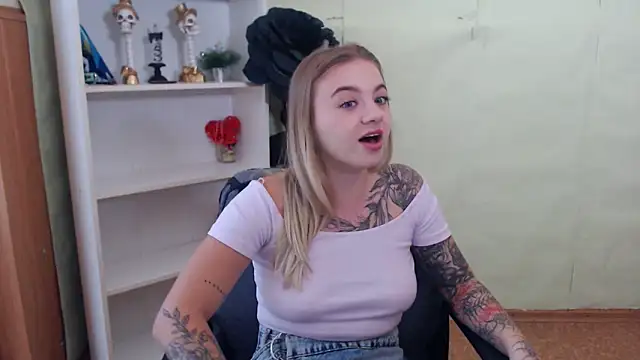 Snapshot of CrazyGloria chatting on September 2025 05:31:01 AM CrazyGloria online show from September 2025 05:31:01 AM