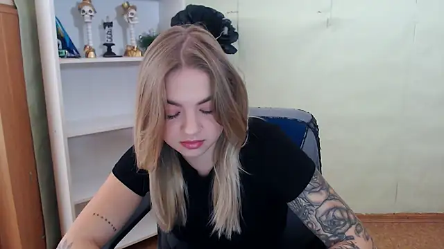 Snapshot of CrazyGloria chatting on September 2025 05:55:02 AM CrazyGloria online show from September 2025 05:55:02 AM
