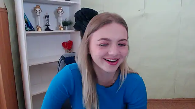 Snapshot of CrazyGloria chatting on October 2025 05:48:02 AM CrazyGloria online show from October 2025 05:48:02 AM