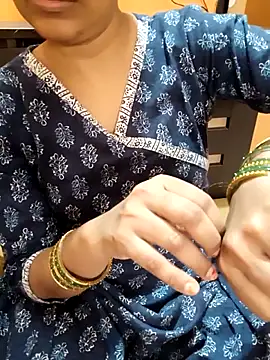 Diya 143 online show from November 2025 08:13:01 AM