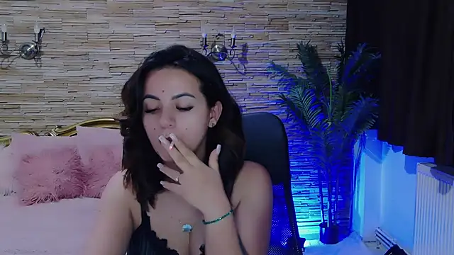 Snapshot of PlayfulElla chatting on December 2024 03:00:02 PM PlayfulElla online show from December 2024 03:00:02 PM