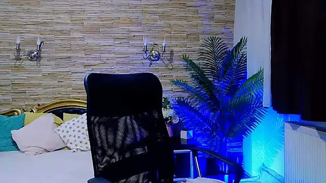 Snapshot of PlayfulElla chatting on March 2025 06:00:02 AM PlayfulElla online show from March 2025 06:00:02 AM