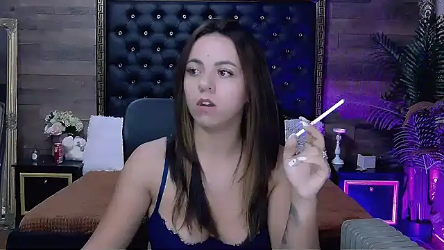 Snapshot of PlayfulElla chatting on October 2025 04:43:02 AM PlayfulElla online show from October 2025 04:43:02 AM