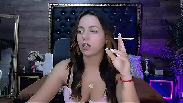Snapshot of PlayfulElla chatting on October 2025 04:54:01 AM PlayfulElla online show from October 2025 04:54:01 AM