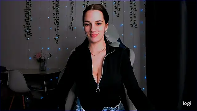 Snapshot of KarlaSim chatting on February 2025 12:04:01 AM KarlaSim online show from February 2025 12:04:01 AM