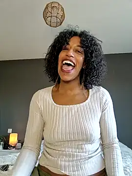 Goldenlace online show from February 2025 10:49:01 AM