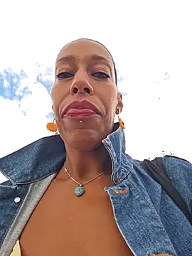 Goldenlace online show from September 2025 10:37:01 AM