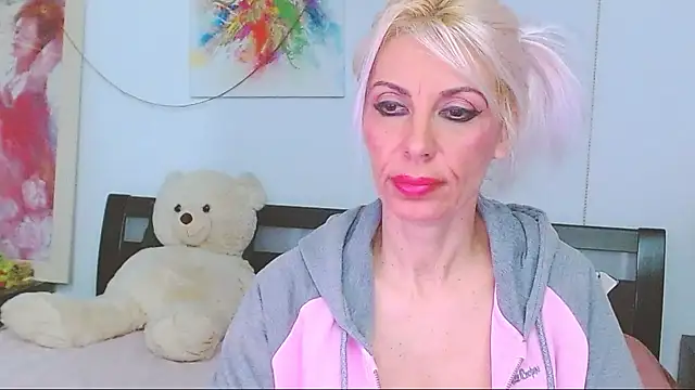 HoneyLara online show from November 2025 08:09:01 PM