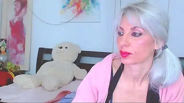 HoneyLara online show from December 2025 06:59:01 PM