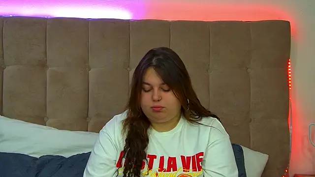 LillianKim online show from September 2025 06:32:02 PM