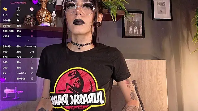 Snapshot of Mackenzie_Moore chatting on October 2025 10:45:02 PM Mackenzie Moore online show from October 2025 10:45:02 PM