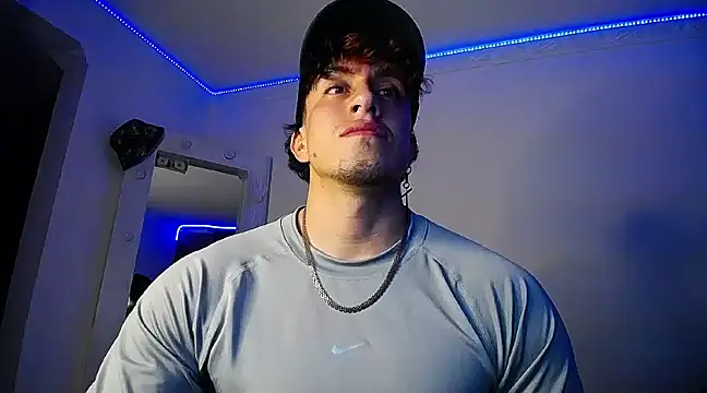 Snapshot of strongboy_ chatting on December 2024 05:27:02 AM strongboy online show from December 2024 05:27:02 AM