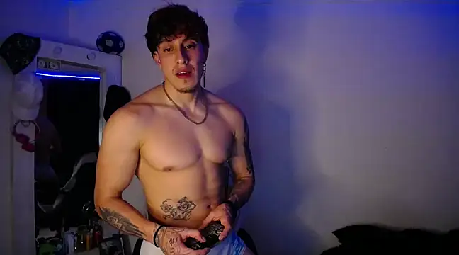 Snapshot of strongboy_ chatting on December 2024 07:39:01 AM strongboy online show from December 2024 07:39:01 AM